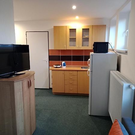 Apartman Obecni Hostinec Provodov (Hradec Kralove) المظهر الخارجي الصورة