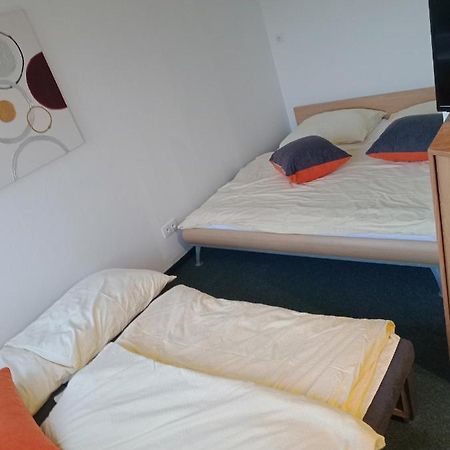 Apartman Obecni Hostinec Provodov (Hradec Kralove) المظهر الخارجي الصورة