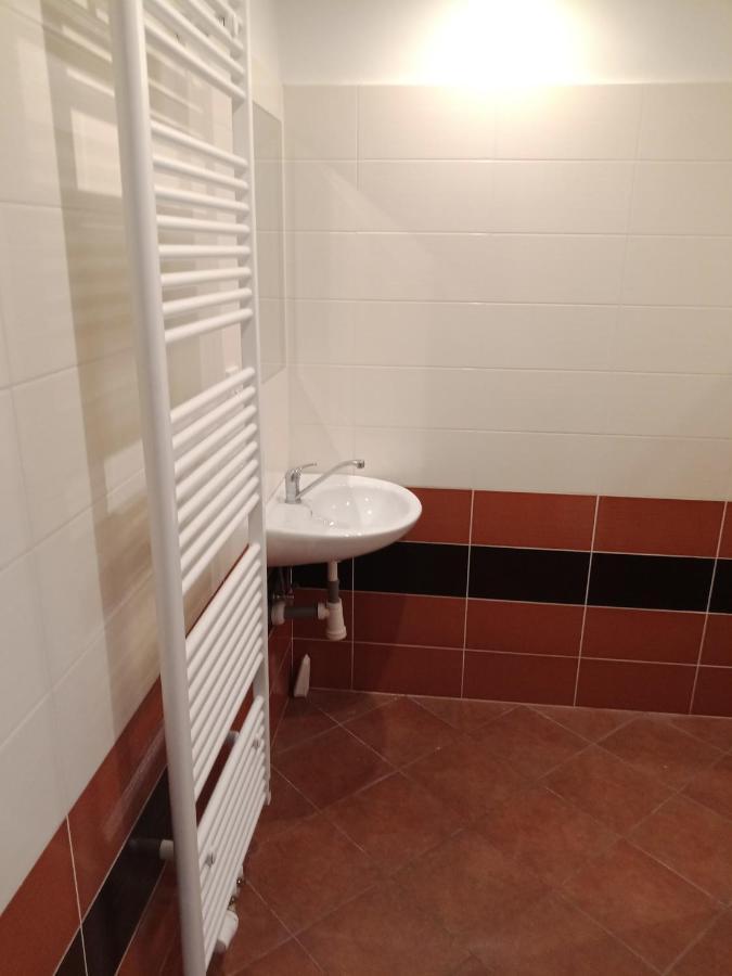 Apartman Obecni Hostinec Provodov (Hradec Kralove) المظهر الخارجي الصورة