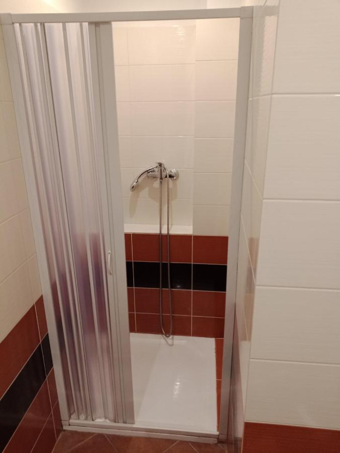 Apartman Obecni Hostinec Provodov (Hradec Kralove) المظهر الخارجي الصورة