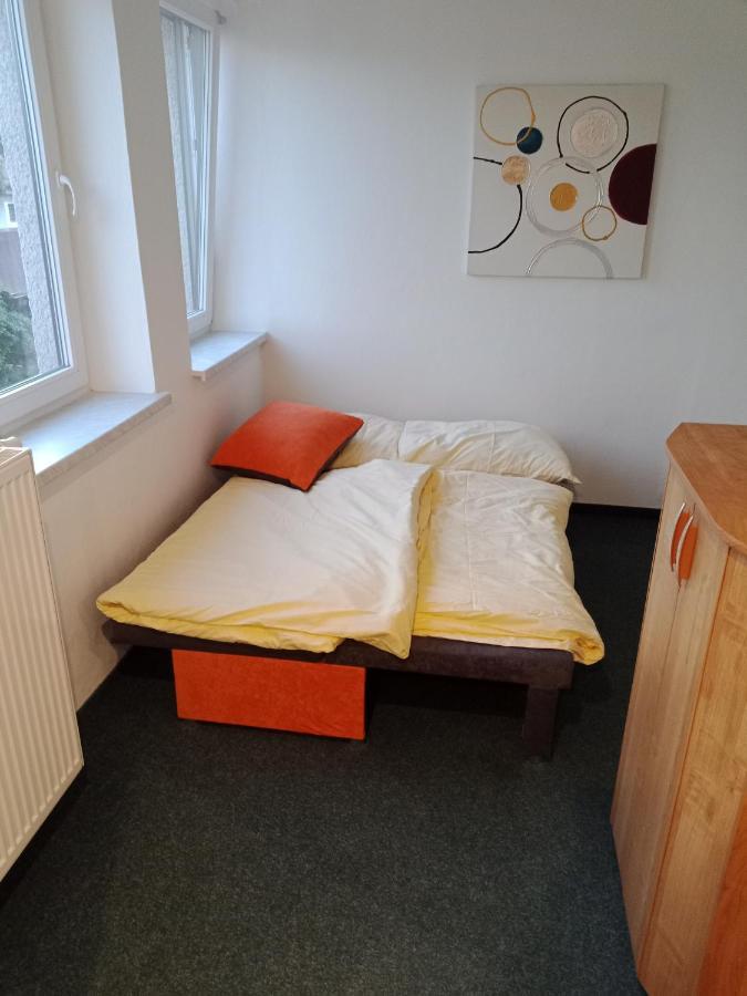 Apartman Obecni Hostinec Provodov (Hradec Kralove) المظهر الخارجي الصورة