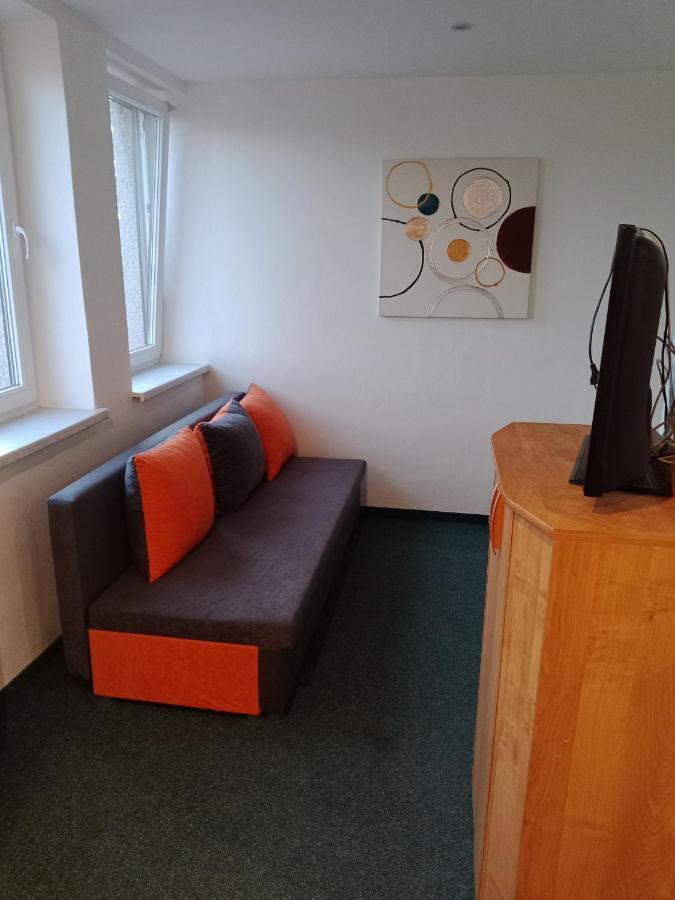 Apartman Obecni Hostinec Provodov (Hradec Kralove) المظهر الخارجي الصورة