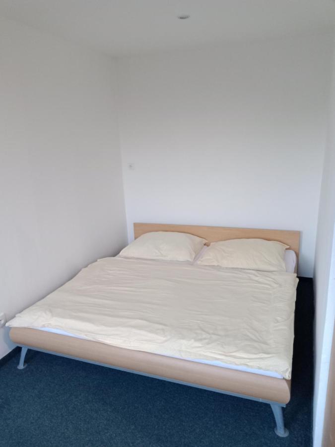 Apartman Obecni Hostinec Provodov (Hradec Kralove) المظهر الخارجي الصورة